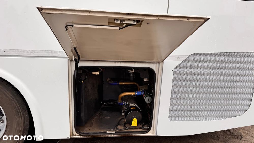 Irisbus Recreo Crosway / 59+1 miejsc/ winda / Klima /ŁADNY !! / CENA: 79000zł netto - 16