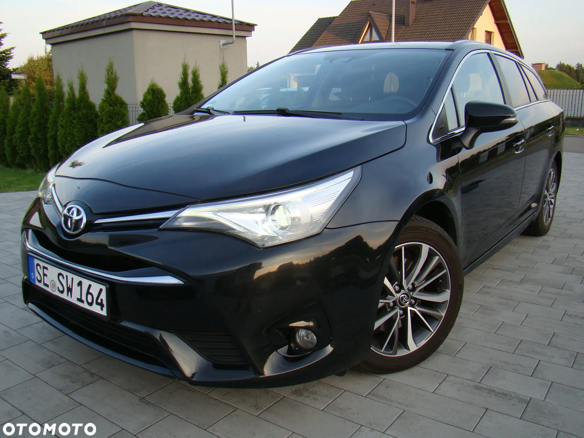 Toyota Avensis 2.0 D-4D Premium - 4