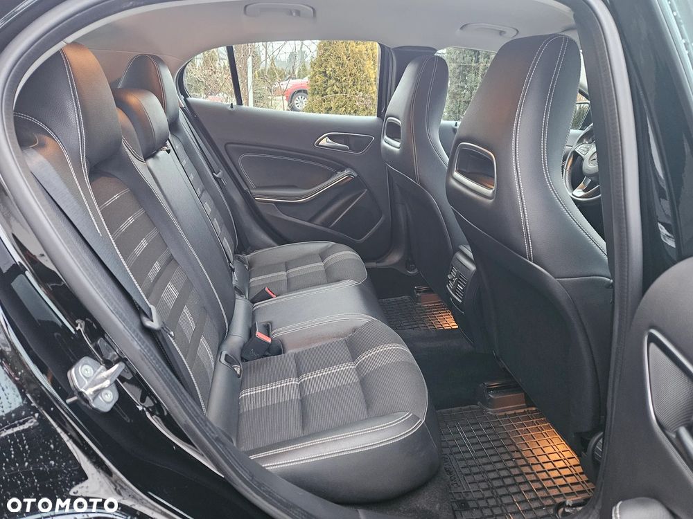 Mercedes-Benz GLA 200 7G-DCT AMG Line - 20