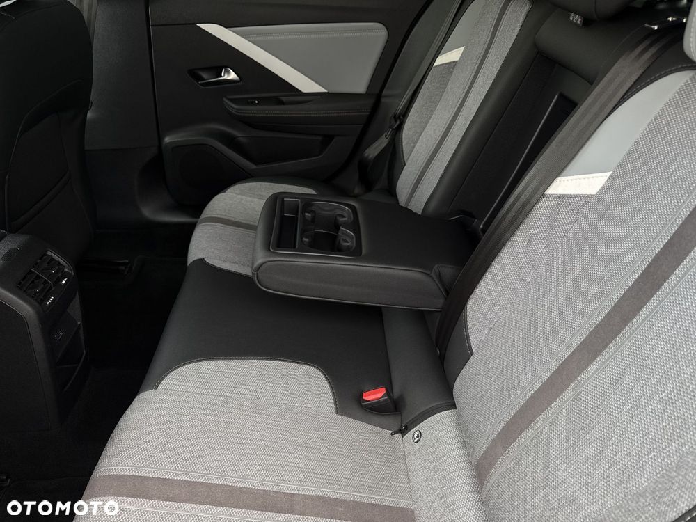 Opel Astra 1.2 T Elegance S&S - 12