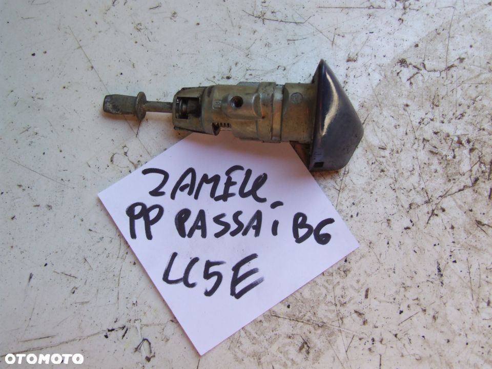 ZAMEK WKŁADKA OBUDOWA VW PASSAT B6 LC5E PASAŻER - 1