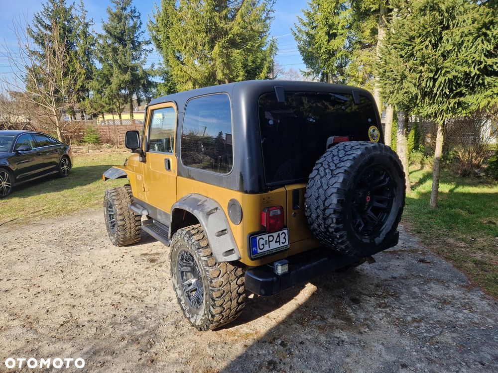 Jeep Wrangler - 8