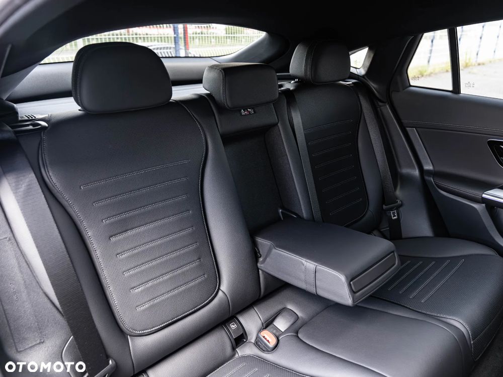 Mercedes-Benz GLC 300 e 4Matic 9G-TRONIC AMG Line - 27