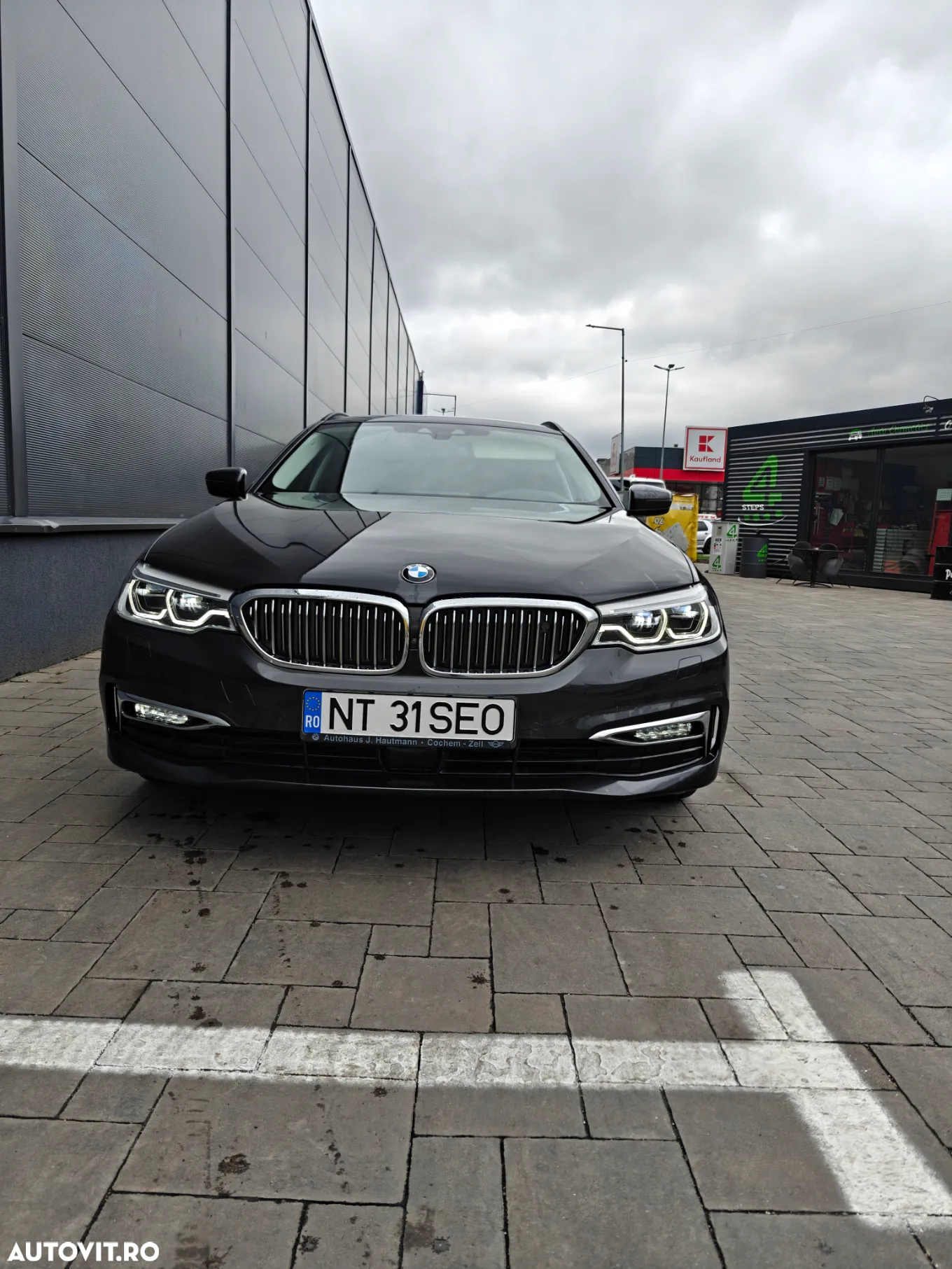 BMW Seria 5 520d Touring Aut. Luxury Line - 7