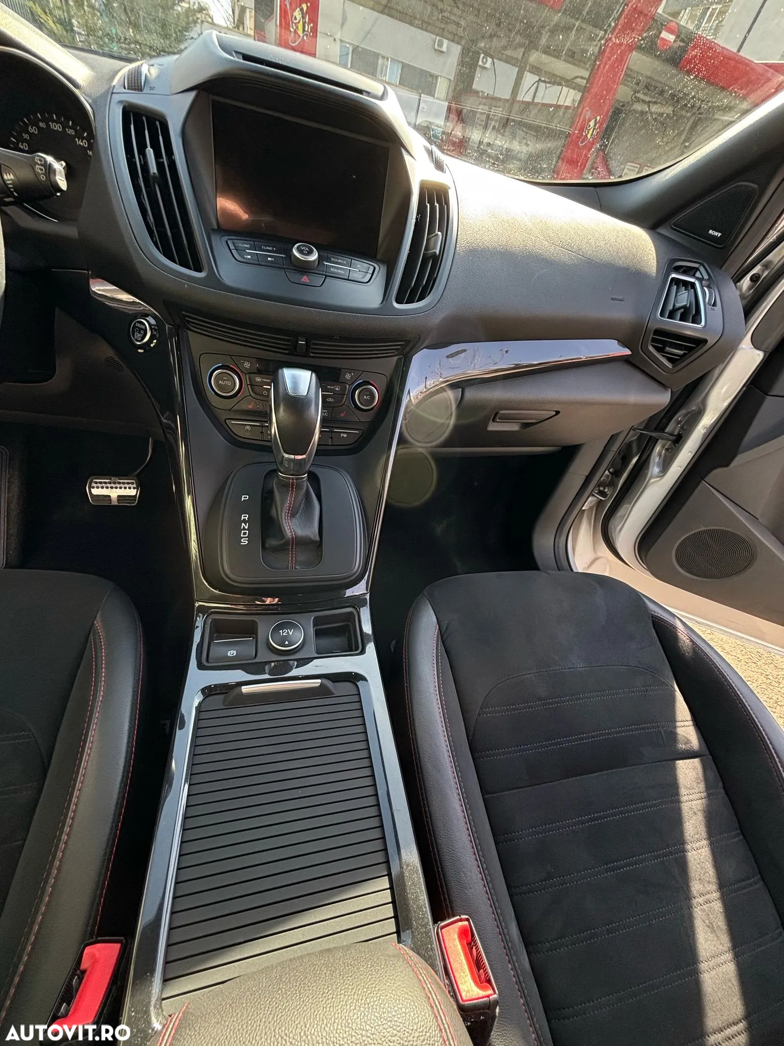 Ford Kuga 2.0 TDCi 4WD Powershift ST-Line - 17