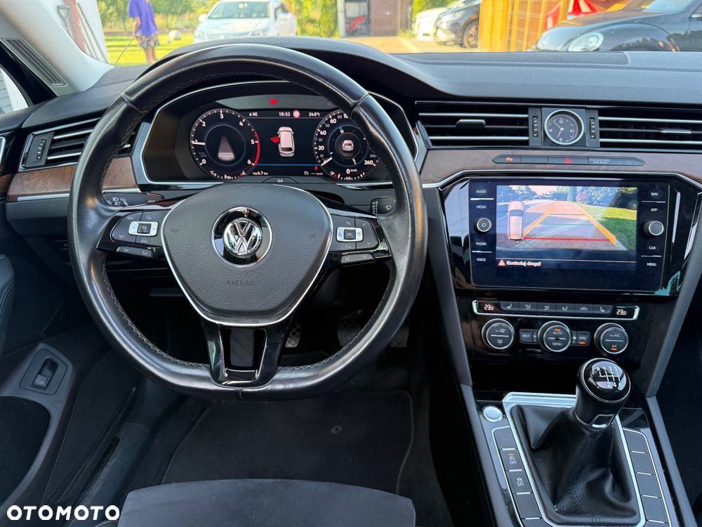 Volkswagen Passat Variant 2.0 TDI BMT Highline - 28