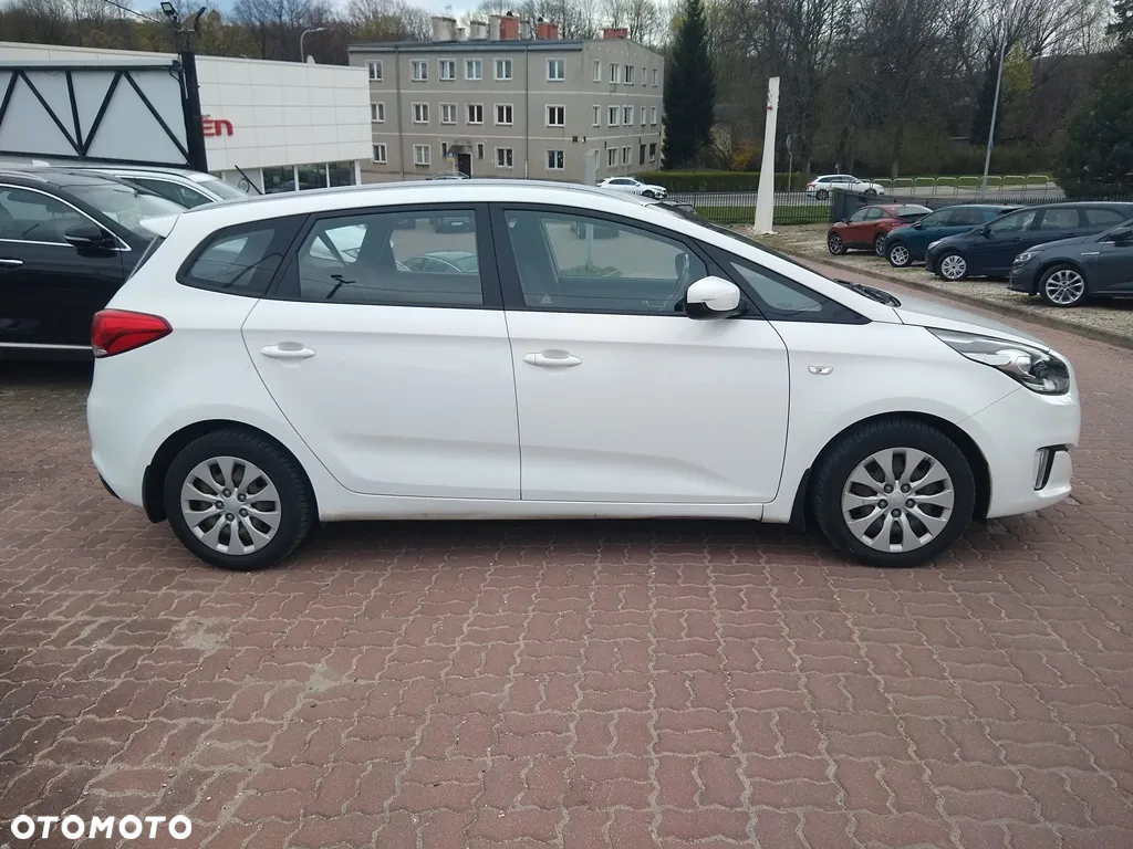 Kia Carens - 5