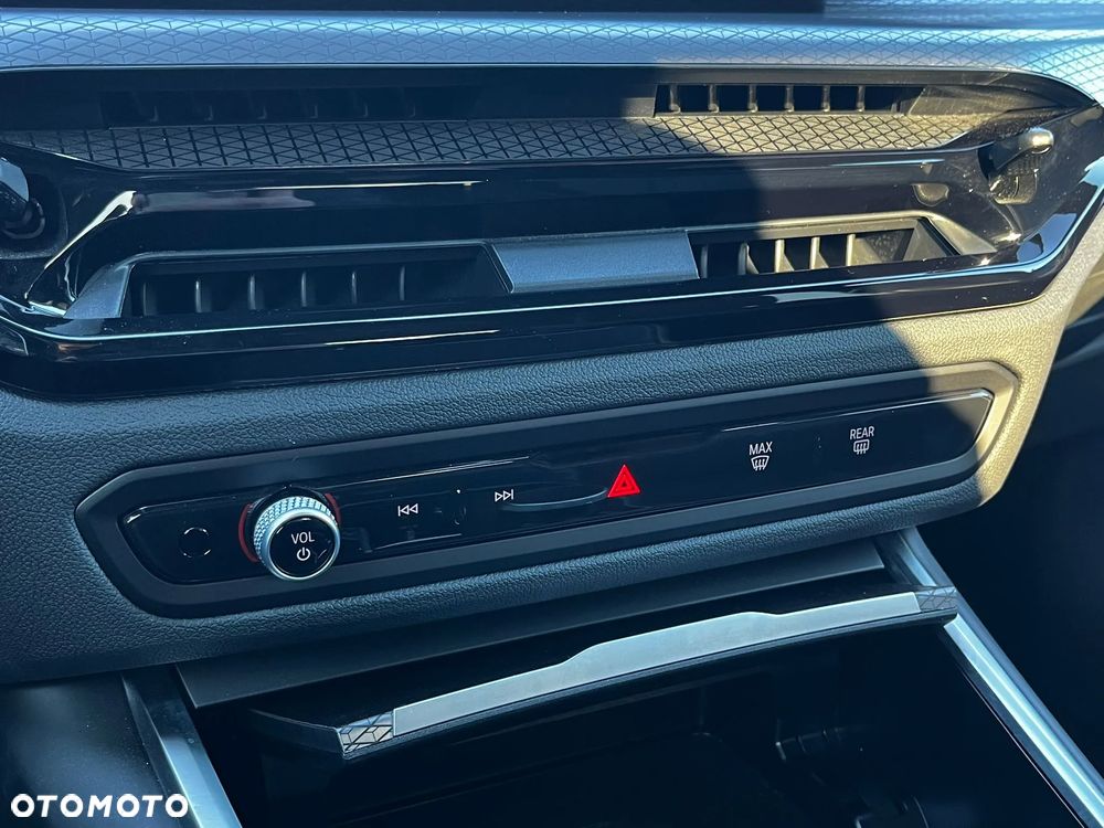 BMW Seria 3 320d xDrive - 14