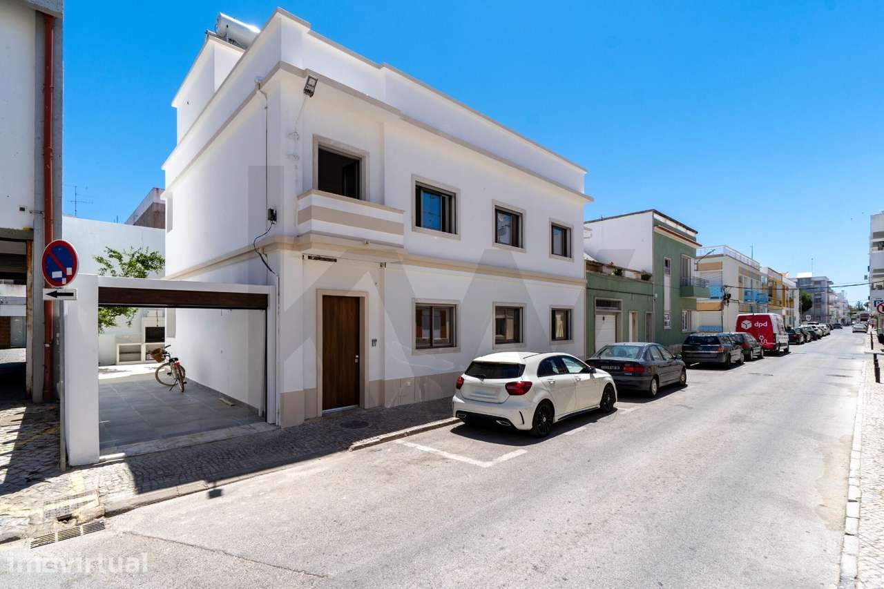 Moradia de luxo T5 no centro de Vila Real de Santo António com garagem - Grande imagem: 2/44
