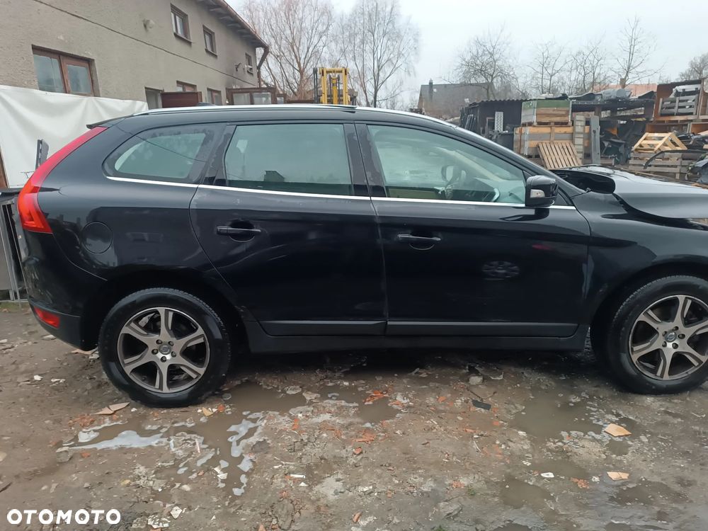 AUTO NA CZĘŚCI -VOLVO XC60 NA CZĘŚCI ĆWIARTKA BŁOTNIK POSZYCIE KLAPA ZDERZAK LAKIER 452-46 Dostawa GWARANCJA !!! Ćwiartka Drzwi Podłużnica Wanna Cały na części !!! Alufelgi Koła Przód Tył Zestaw Komplet Drzwi Klapa Zderzak Błotnik Maska Grill Atrapa Szyba Pas Lampa Lusterko Boczki Fotel Kanapa Kokpit Deska Rozdzielcza Przełącznik Włącznik Sterownik Przewody Wiązka Instalacja Moduł Komputer Czujnik Listwa Pompa Alternator Wtryski Głowica Rozrusznik Kompresor Sprzęgło Dwumas Silnik Skrzynia ABS Klimatyzacji Paliwa Wspomagania Kolektor Turbina Przepustnica Zawór Chłodnica Koło Hak Belka Sanki Zawieszenie Mcpherson Półoś Amortyzator Wydech Tłumik Zacisk Most - 26
