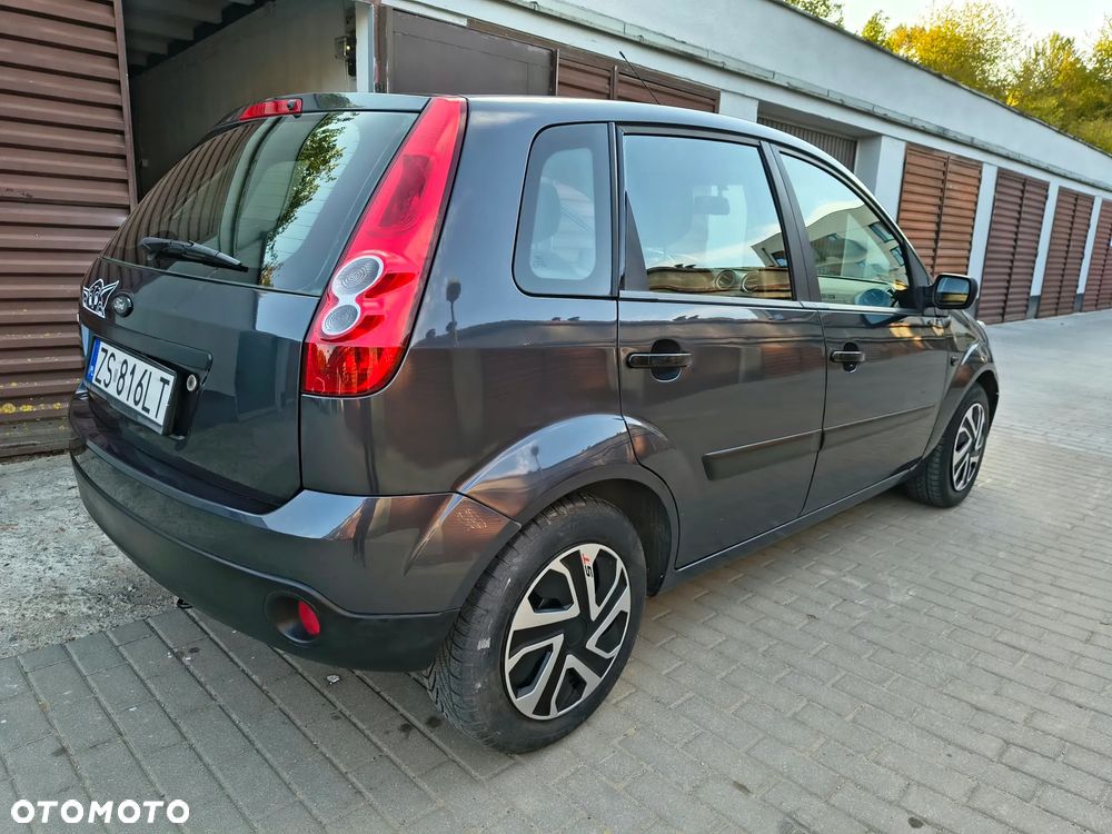 Ford Fiesta 2006 photo 2