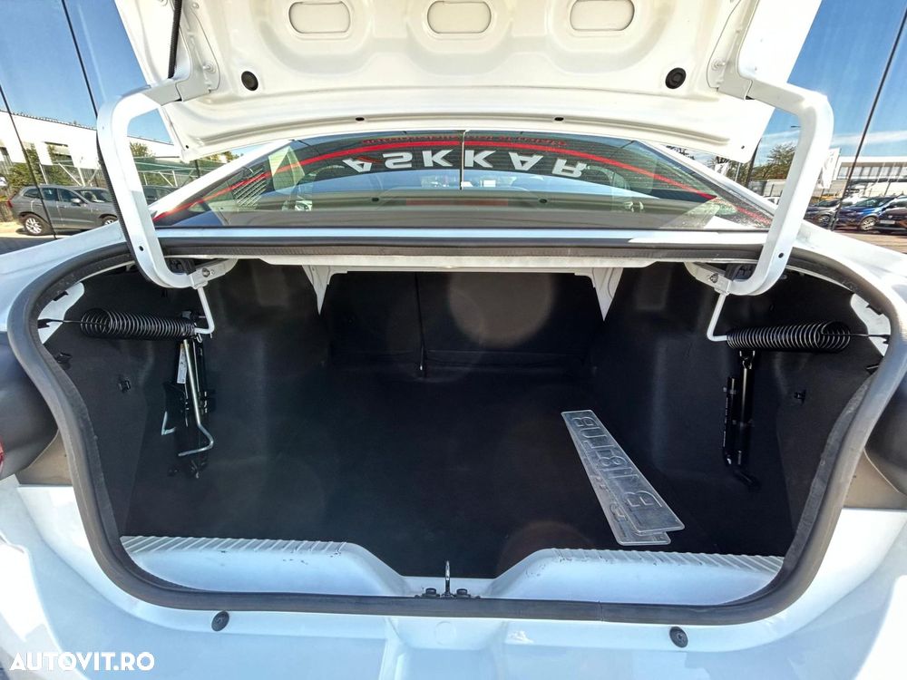 Dacia Logan TCe 90 MT6 Comfort - 26