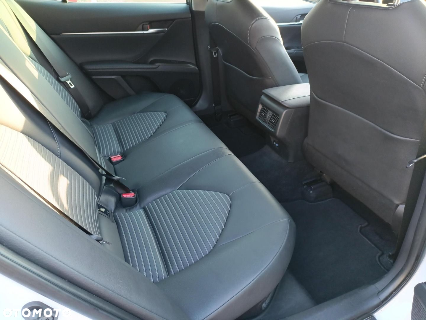 Toyota Camry - 16