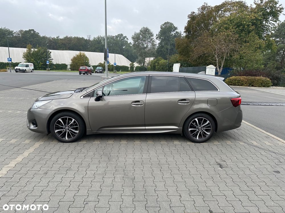 Toyota Avensis 1.8 Premium - 28