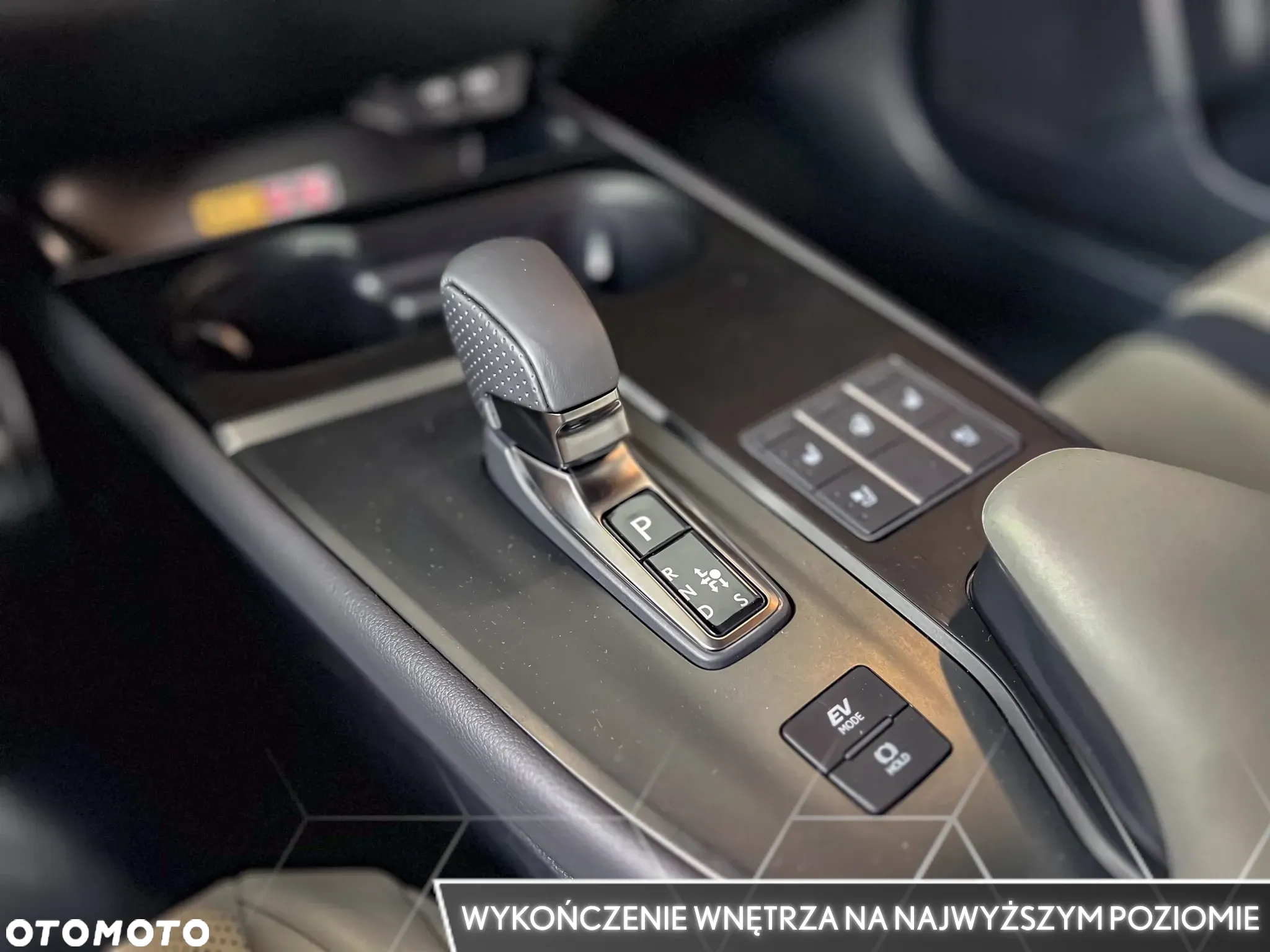 Lexus UX - 16
