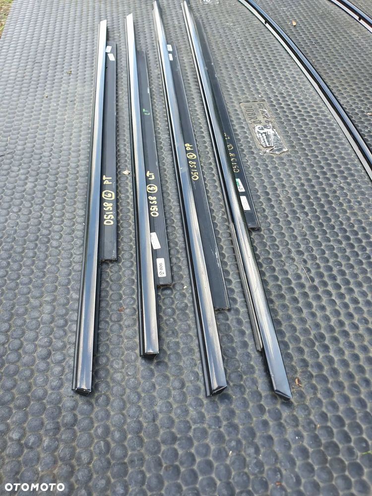 Listwa Listwy Zgarniajace Ramki Szyb Chrom Oklejone Czarne AUDI A4 B8 Sedan - 18