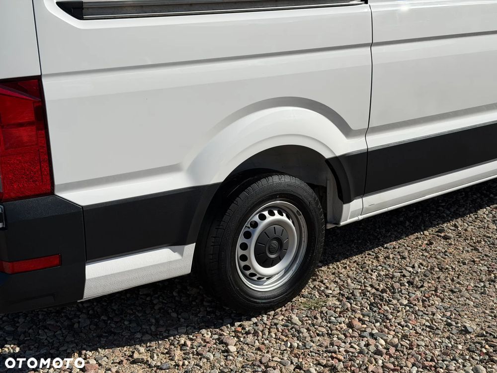 Volkswagen CRAFTER VAN VAT-1 z ZABUDOWĄ SERWISOWĄ WARSZTAT StoreVAN Półki, Szuflady, Kuwety na drobne przedmioty, Masaż fotela kierowcy, Fotel pneumatyczny terapeutyczny pilot ergoActive, Podgrzewana szyba, Kierownica wielofunkcyjna, Tempomat, Ogr. prędkości, Minibar, Fabrycne parktroniki przód i tył, DMC:3500kg, Homologacja haka 3000kg! Duża ładowność 1315kg Model L2H1 Paka dł. 3450mm - 34