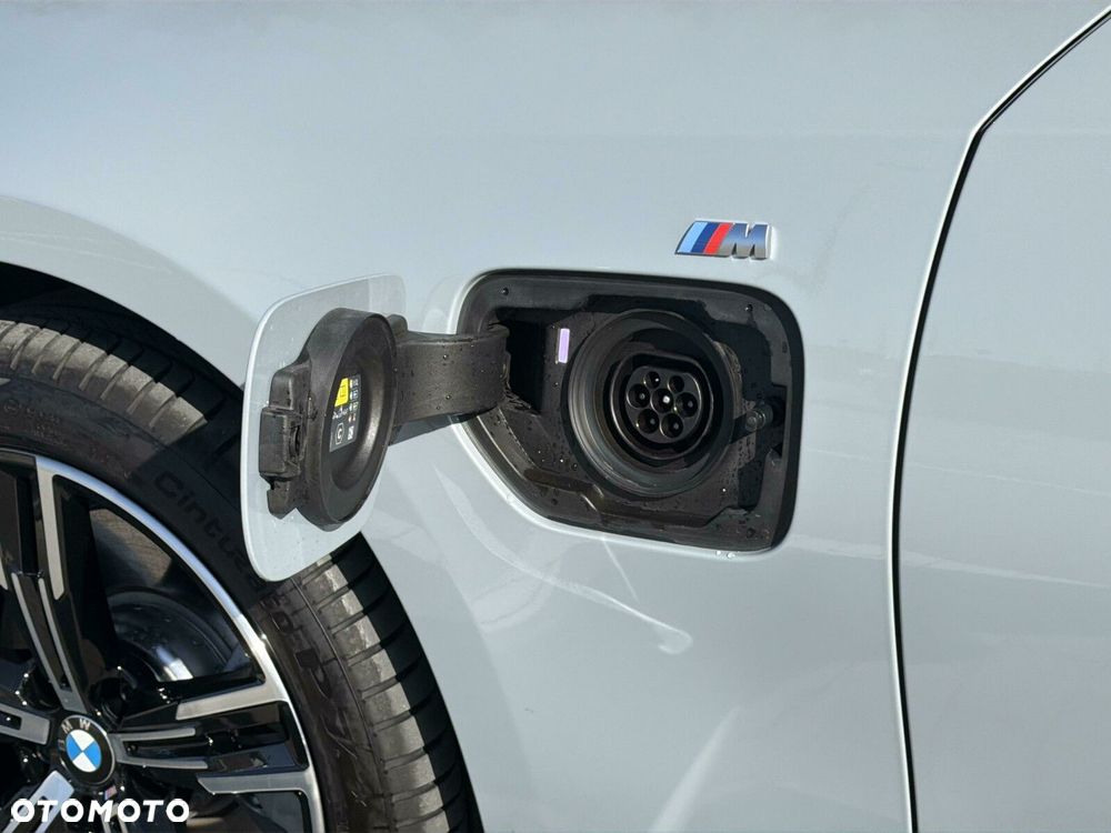 BMW Seria 3 330e PHEV M Sport - 26