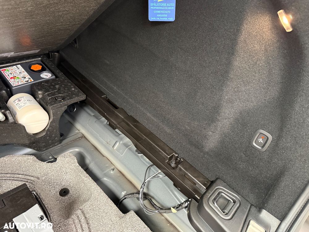 Volvo XC 60 B4 MHEV AT AWD Ultimate Dark - 39