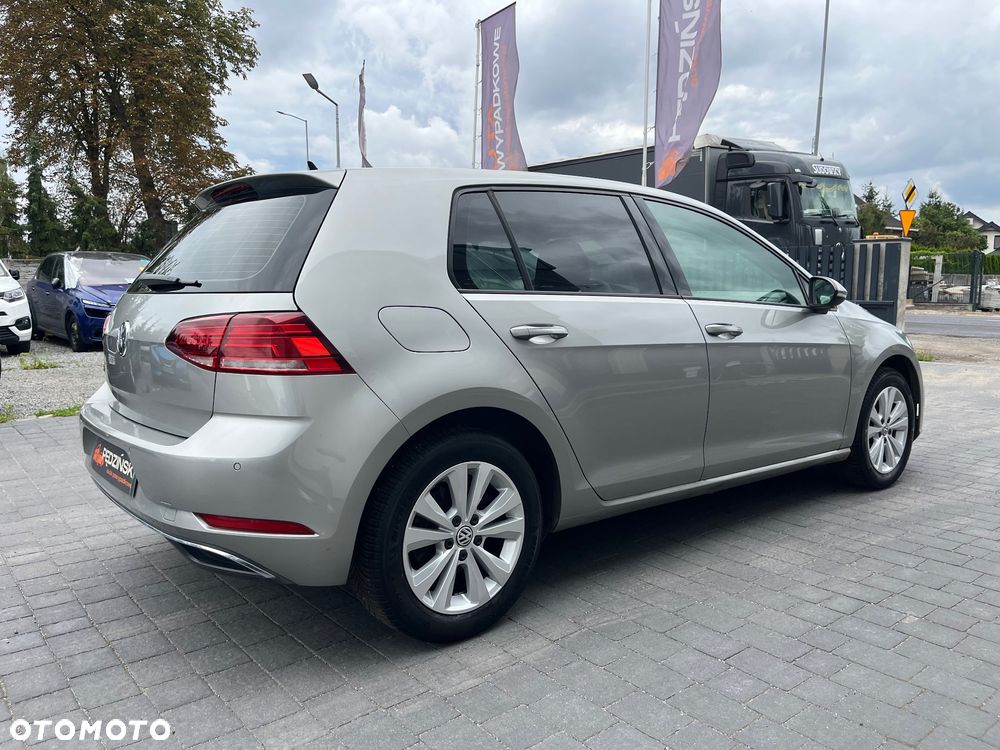 Volkswagen Golf - 6