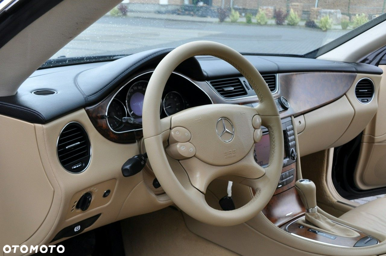 Mercedes-Benz CLS - 24