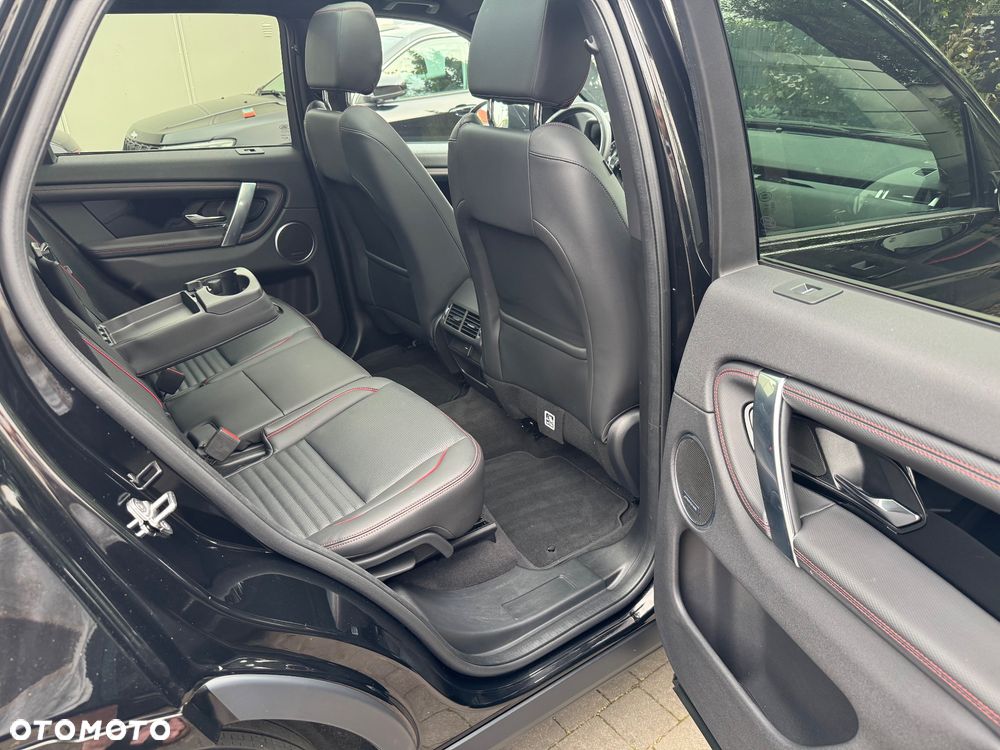 Land Rover Discovery Sport P300e R-Dynamic HSE - 32