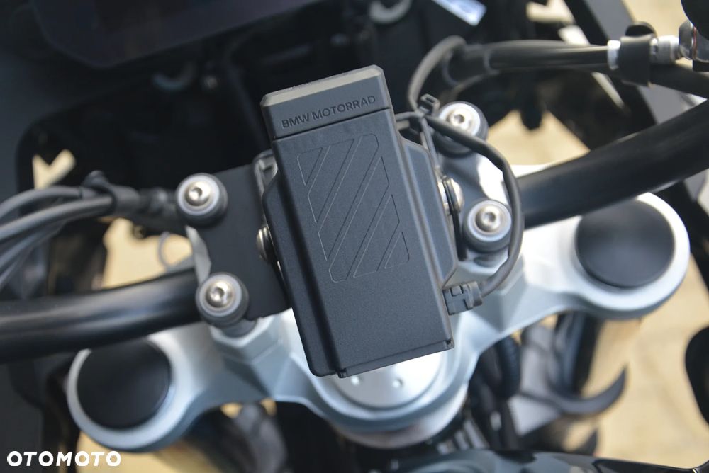 BMW F - 15