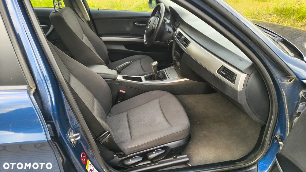 BMW Seria 3 318i - 15