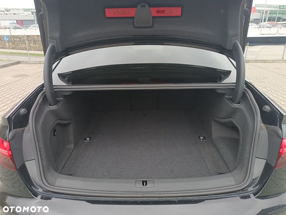 Audi A4 Limousine - 31