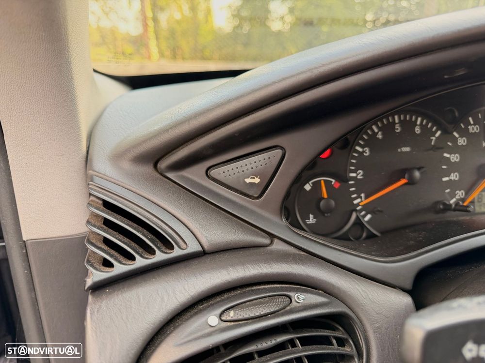 Ford Focus 1.4 Comfort - 30
