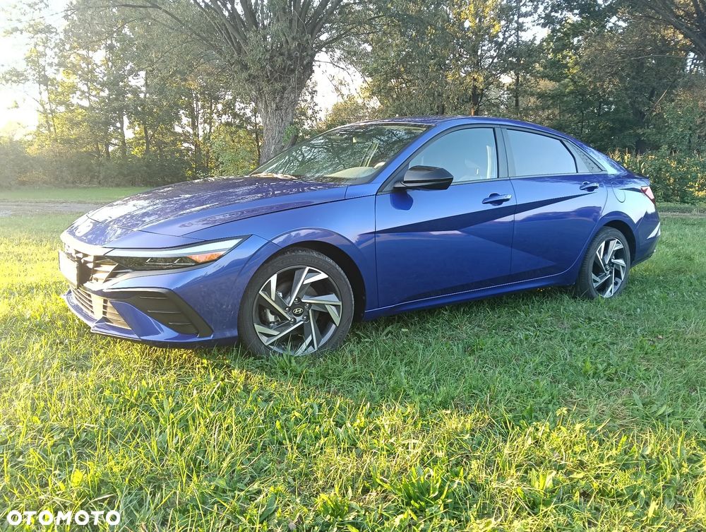 Hyundai Elantra - 2
