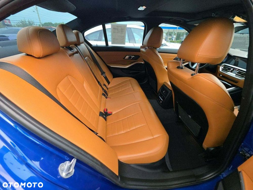 BMW Seria 3 330i xDrive M Sport - 10