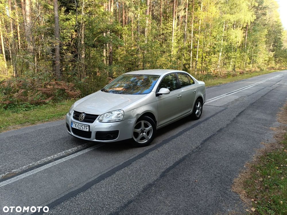 Volkswagen Jetta - 2