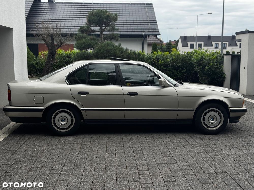 BMW Seria 5 520 i - 8