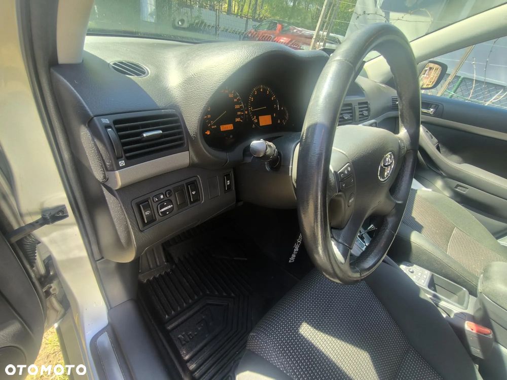 Toyota Avensis 1.8 VVT-i Automatik Sol - 14
