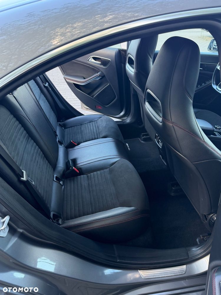 Mercedes-Benz CLA 180 7G-DCT AMG Line - 13
