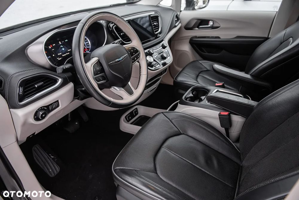 Chrysler Pacifica - 15