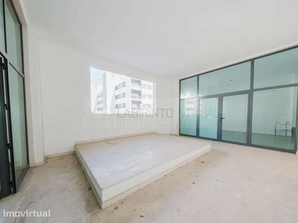 Vende-se Loja em Santo António dos Cavaleiros - Loures - Grande imagem: 4/12