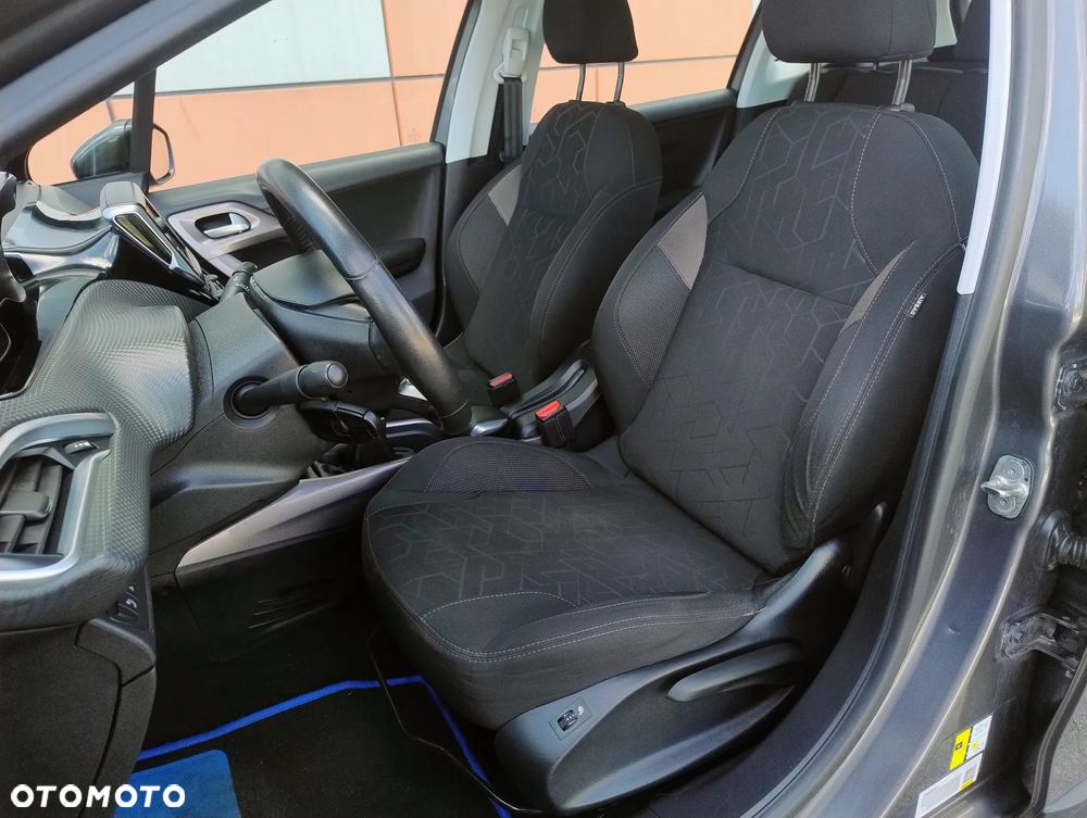 Peugeot 2008 1.2 Pure Tech Allure S&S - 9