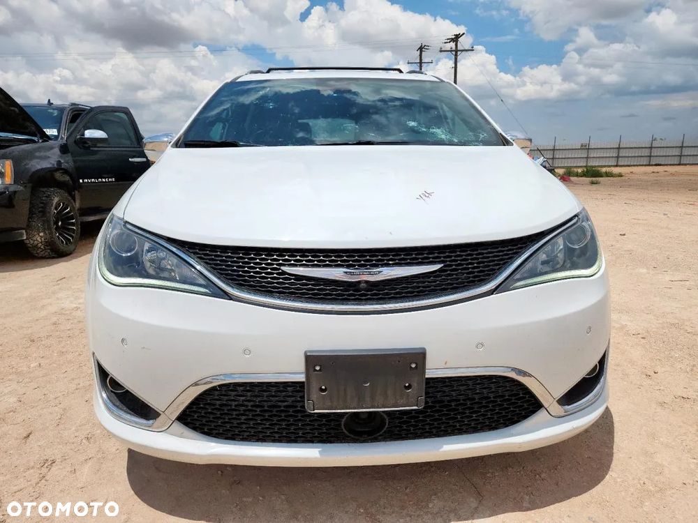 Chrysler Pacifica - 5