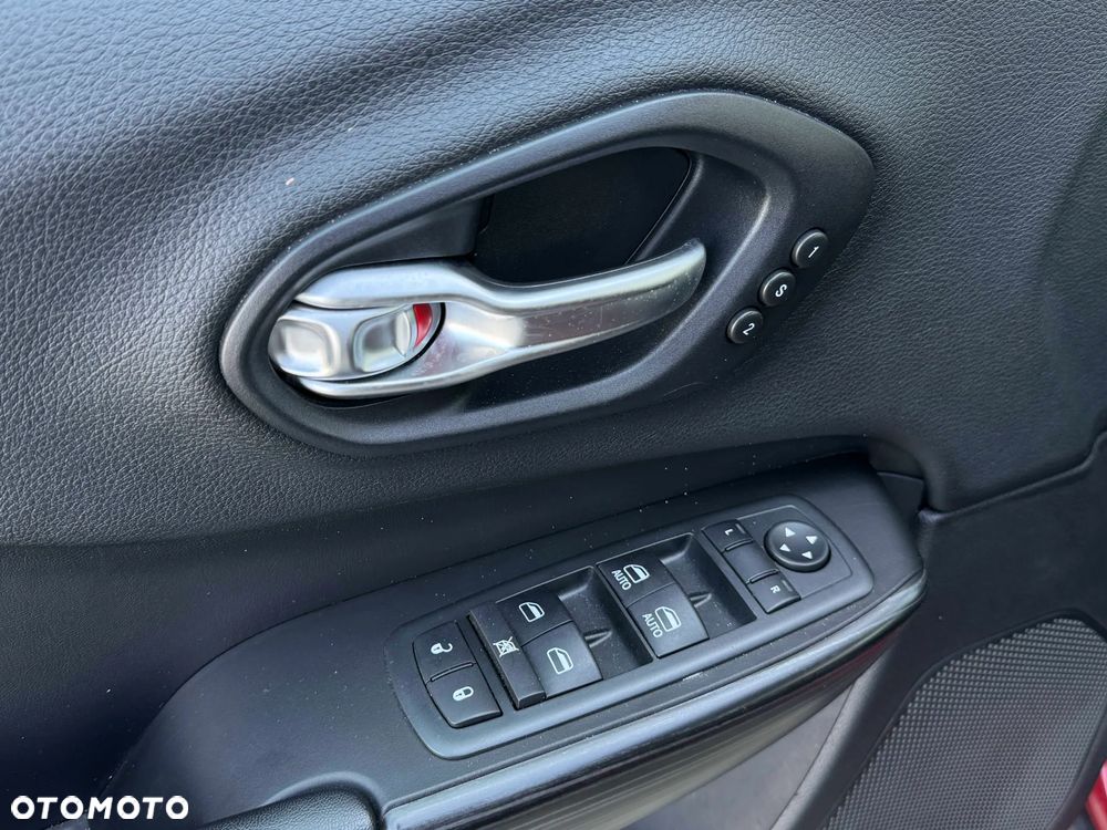 Jeep Cherokee - 18