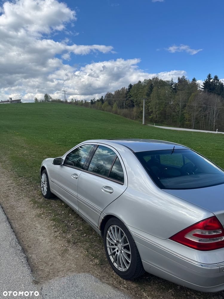 Mercedes-Benz Klasa C 320 Elegance - 4