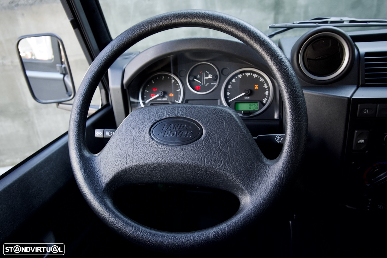 Land Rover Defender 110 SW 2.4 CRD S - 40
