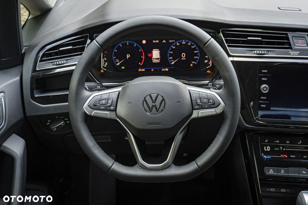 Volkswagen Touran - 14