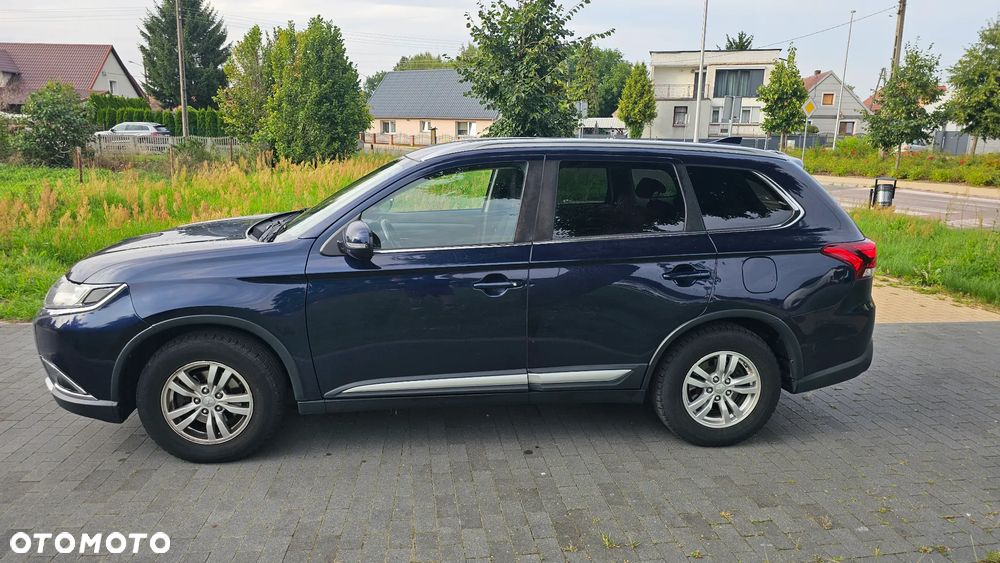 Mitsubishi Outlander - 2