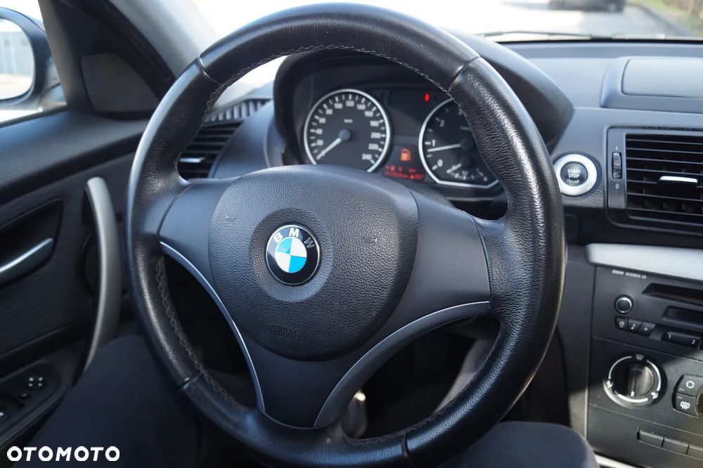 BMW Seria 1 116i - 25