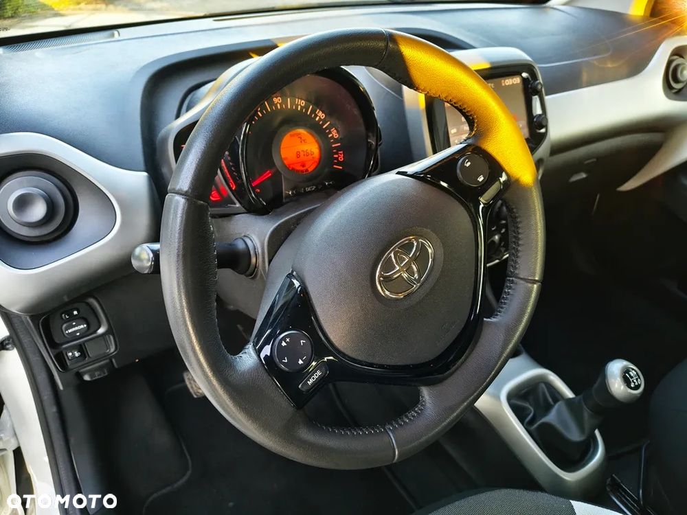 Toyota Aygo x-play touch - 17