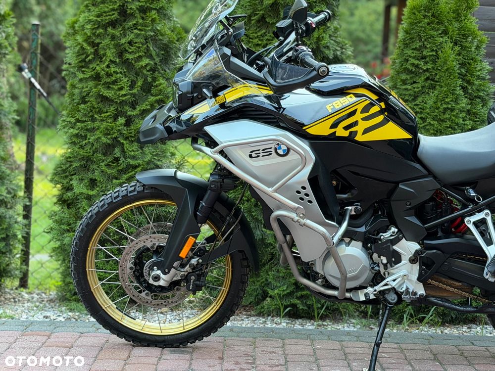 BMW F - 19