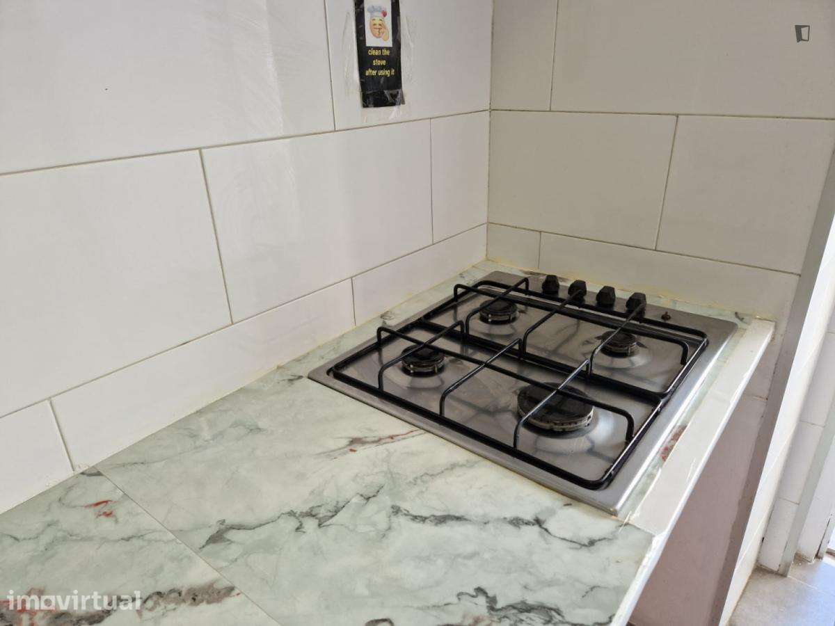 Quarto - localizado em Arroios Lisbon - Grande imagem: 4/23