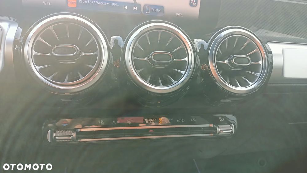 Mercedes-Benz GLB 200 d 4-Matic AMG Line 8G-DCT - 17